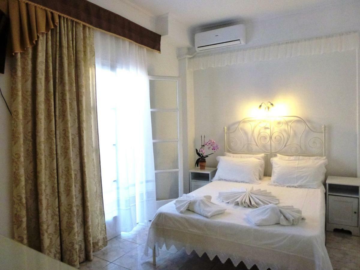 Bougainvillea Suites Καμάρι Εξωτερικό φωτογραφία